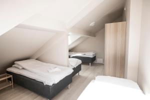 Llit o llits en una habitació de Stavanger Housing Hotel