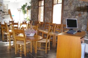 Restoran atau tempat makan lain di Neos Omalos Hotel