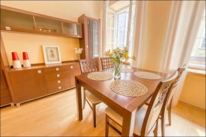 Kuchyňa alebo kuchynka v ubytovaní P&O Apartments Piwna + 12 fotografií