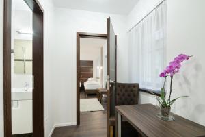 Posteľ alebo postele v izbe v ubytovaní Paulay Downtown Apartments