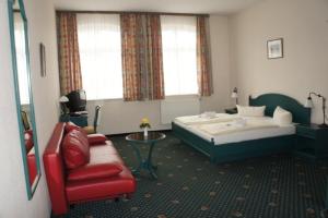 Кровать или кровати в номере Hotel Reuterhaus Wismar