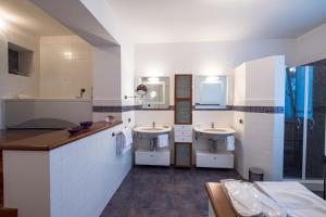 A kitchen or kitchenette at L'ippocampo Guest House