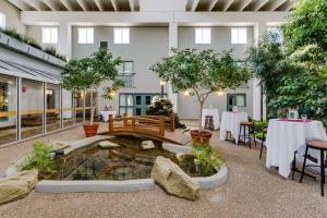 Zahrada ubytování Heritage Inn Hotel & Convention Centre - Taber