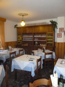 Lounge nebo bar v ubytování Hotel Fior di Roccia