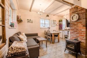 a living room with a couch and a stove at Prowansalskie Nuty in Sasino