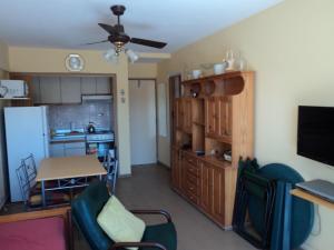 a kitchen and living room with a table and chairs at Edificio Riazor n° IX in San Clemente del Tuyú