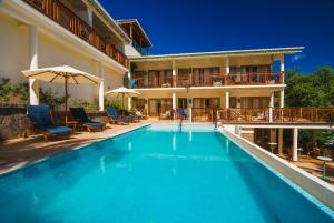 Bazén v ubytování Bequia Beach Hotel - Luxury Boutique Resort nebo v jeho okolí