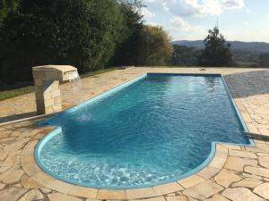 Piscine de l'établissement Linda Chácara com Piscina ou située à proximité