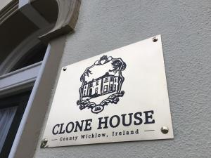 Certificato, attestato, insegna o altro documento esposto da Clone House Event Villa