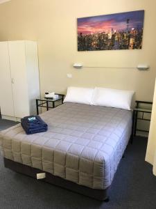 Ένα ή περισσότερα κρεβάτια σε δωμάτιο στο Fairway Lodge Motel