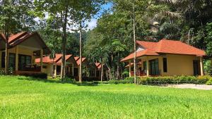 Сад в Tonsai Bay Resort