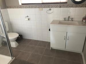 Ένα μπάνιο στο Yellow Gum Bed and Breakfast
