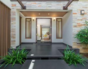 a hallway of a house with plants at Frangipani Villa in Anjuna