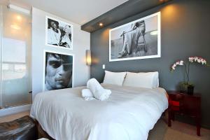 A bed or beds in a room at The Legacy I