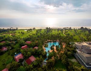 una vista aerea sul resort e sull'oceano di Taj Exotica Resort & Spa, Goa a Benaulim