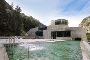 Bazén v ubytování Hotel Continental Balneario de Panticosa nebo v jeho okolí
