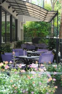 A garden outside Hotel Prater