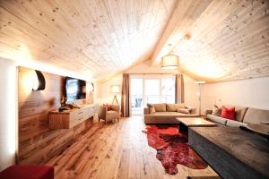 Predel za sedenje v nastanitvi Hotel Dorfstadl