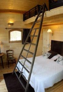 Двох'ярусне ліжко або двоярусні ліжка в номері Les Cabanes en Provence