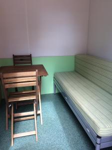 Tempat tidur dalam kamar di Parque de Campismo Orbitur Valado