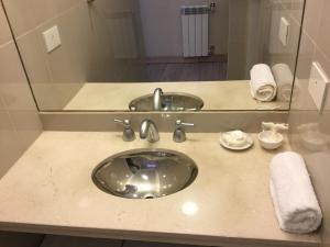 a bathroom counter with a sink and a mirror at Wind Puerto Madryn in Puerto Madryn