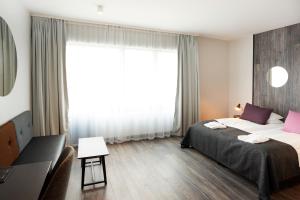 Ένα ή περισσότερα κρεβάτια σε δωμάτιο στο Fosshotel Husavik