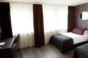 Ένα ή περισσότερα κρεβάτια σε δωμάτιο στο Fosshotel Husavik
