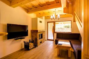 TV a/nebo společenská místnost v ubytování Chata Mária & Apartmány Mária
