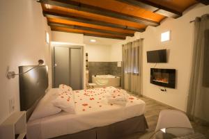 Un pat sau paturi într-o cameră la Estudios Rurales La Casa de Luis