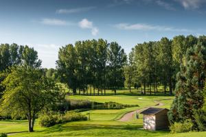 アラスにあるLe Pavillon du Golf d'Arrasのギャラリーの写真