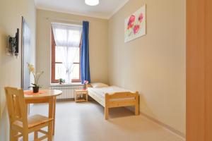 Łóżko lub łóżka w pokoju w obiekcie Dom Turysty PTTK w Bielsku - Białej