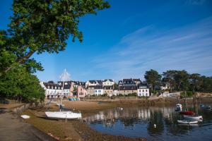 a group of boats sitting on the water in a harbor at Hotel Du Bac in Combrit +25 photos