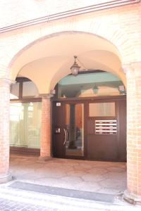 an arched entryway to a building with a brown door at The Jasmine Terrace Retreat in Bologna