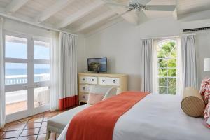 Cama o camas de una habitación en Windjammer Landing Resort and Residences