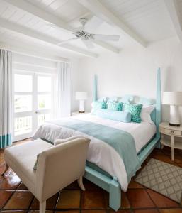 Cama o camas de una habitación en Windjammer Landing Resort and Residences