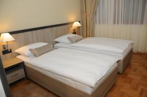 Postel nebo postele na pokoji v ubytování Hotel Calypso