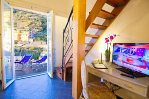 TV a/nebo společenská místnost v ubytování Cinqueterre Residence
