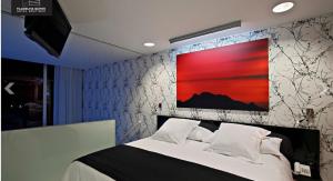 a bedroom with a bed with a painting on the wall at Residencias Filadelfia in Mexico City