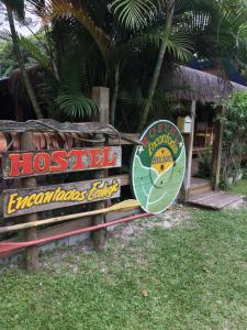 蜜岛Hostel Encantadas Ecologic的活塞生物公园的标志