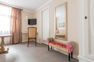 TV a/nebo společenská místnost v ubytování Hotel Löwen-Weinstube