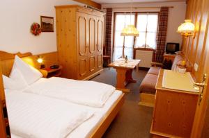 Un pat sau paturi într-o cameră la Haus Alpenlicht