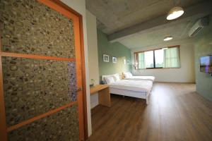 a bedroom with a bed and a window and a door at Country Living Home Stay in Jian