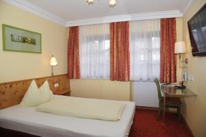 Ένα ή περισσότερα κρεβάτια σε δωμάτιο στο Hotel Gasthof Kamml