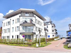 a white building on the side of a street at Ferienwohnung Strandgold in Binz