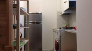 A kitchen or kitchenette at Le JOLI COIN DU PASSAGE
