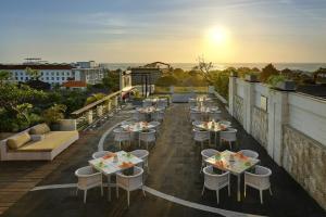 Restaurace v ubytování Aston Kuta Hotel and Residence + 37 fotografií