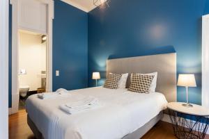 
A bed or beds in a room at Baixa Vintage Three-Bedroom Apartment - by LU Holidays
