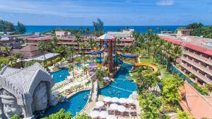 Bazén v ubytování Phuket Orchid Resort and Spa nebo v jeho okolí