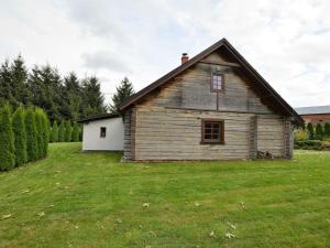 ŠluknovにあるScenic holiday home in luknov with gardenの庭付きの畑の古家