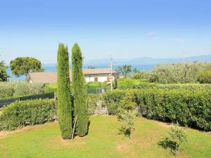 Afbeelding uit fotogalerij van Spacious Holiday Home with Private Garden and Barbecue in Lazise